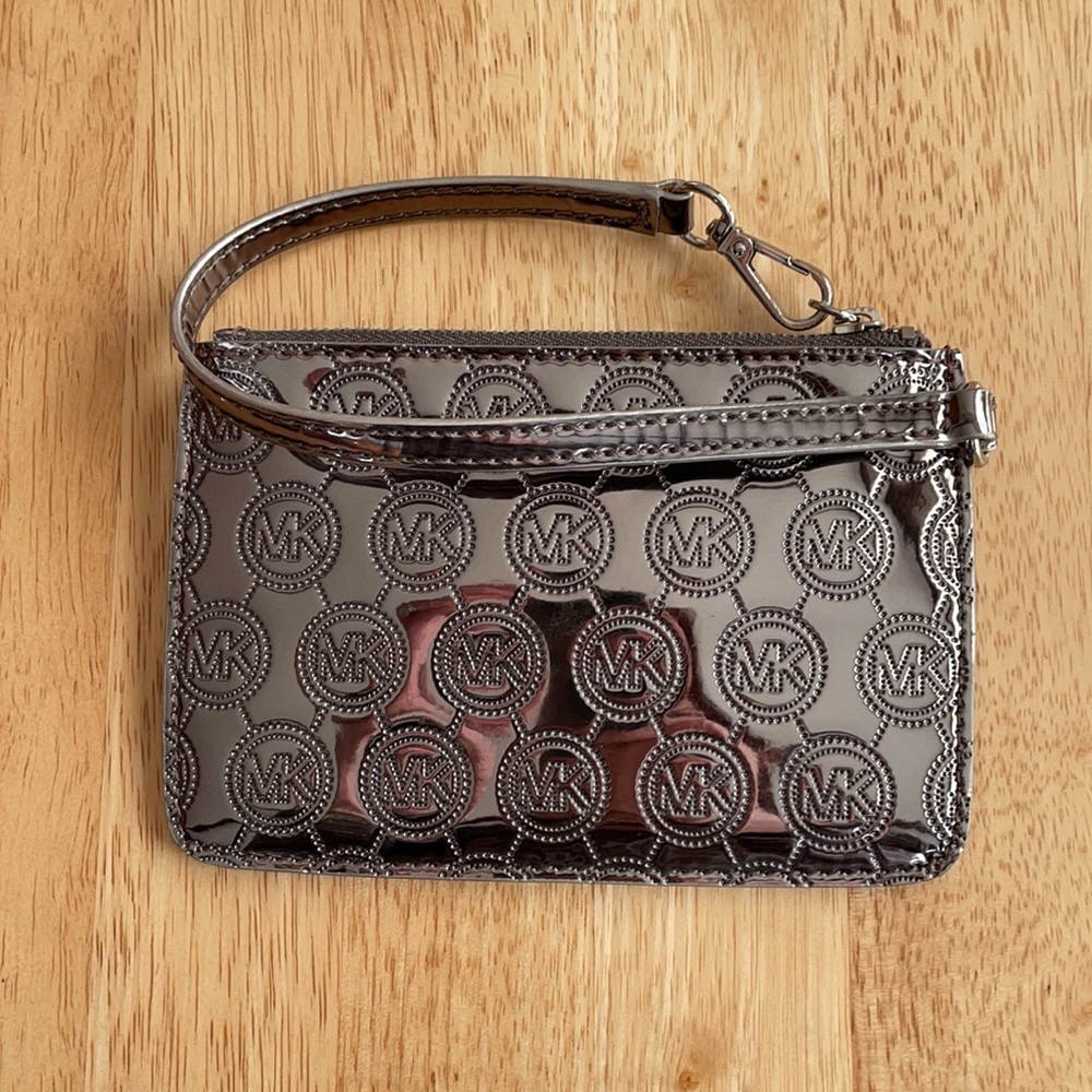 ⭐️SALE⭐️ MK Michael Kors Wristlet - Picture 2 of 3
